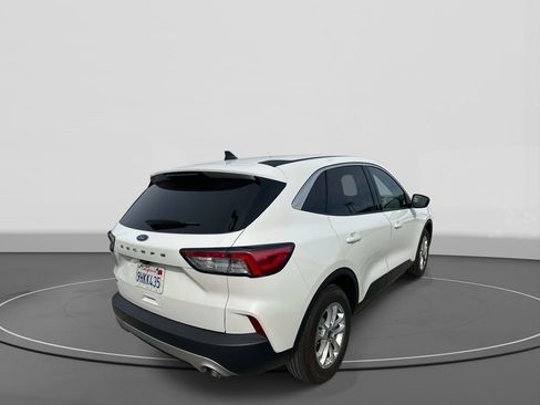 Used 2022 Ford Escape SE image 6