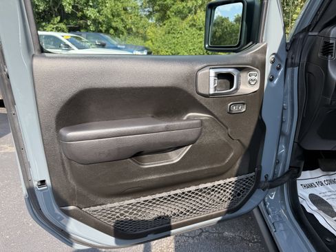Used 2024 Jeep Wrangler Unlimited AWD/4WD image 9
