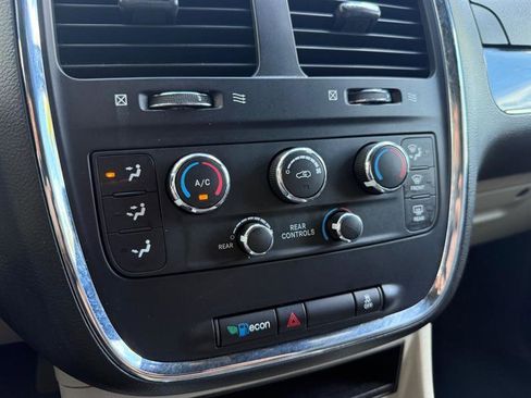Used 2019 Dodge Grand Caravan SXT FWD image 24