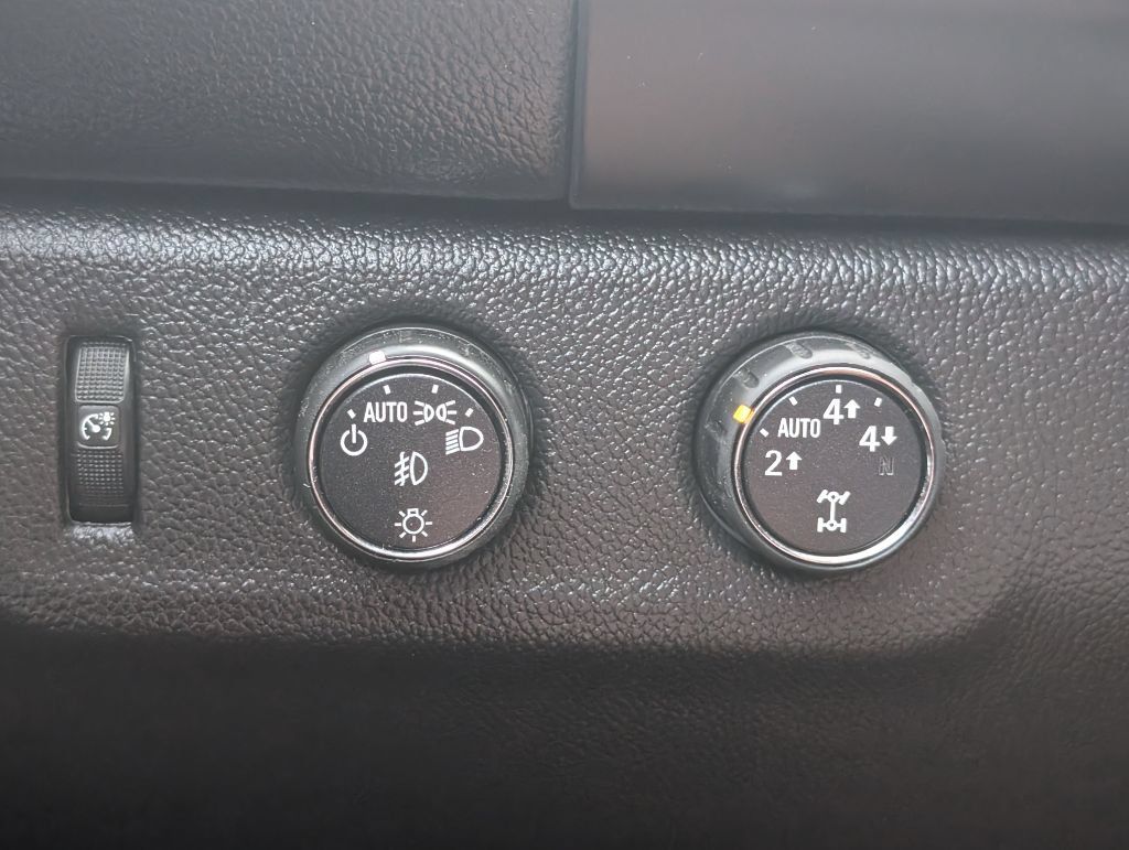 Used 2015 GMC Canyon SLE w/ All-Terrain Package AWD/4WD image 11
