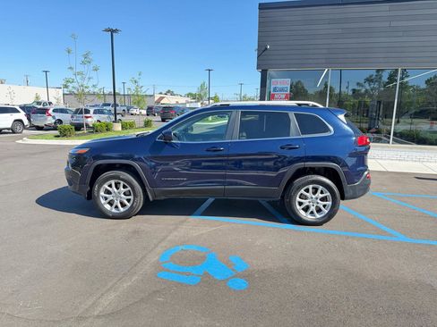 Used 2015 Jeep Cherokee Latitude w/ Comfort/Convenience Group AWD/4WD image 8