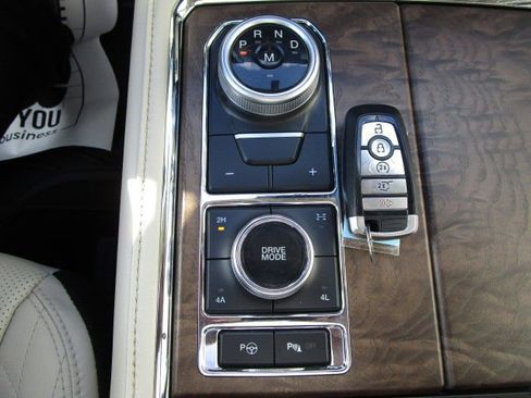 Used 2021 Ford Expedition Platinum AWD/4WD image 17
