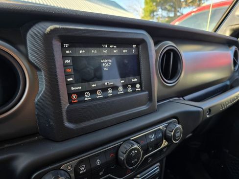 Used 2018 Jeep Wrangler Sport S image 24