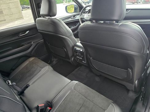 New 2025 Jeep Grand Cherokee L Altitude image 27