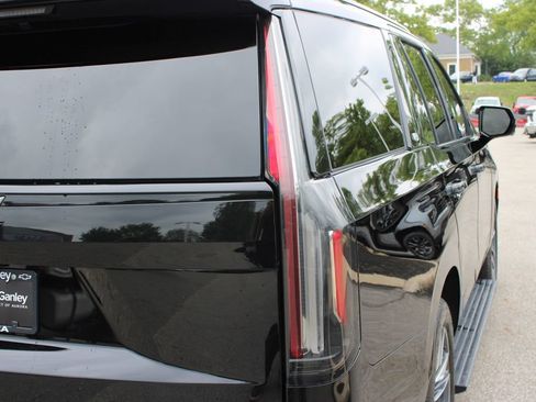 Certified 2022 Cadillac Escalade Sport Platinum AWD/4WD image 41