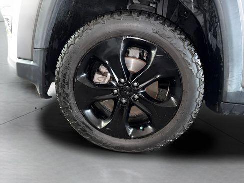 Used 2019 Jeep Compass Latitude AWD/4WD image 5