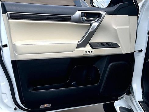 Used 2023 Lexus GX 460 Premium w/ Accessory Package AWD/4WD image 23