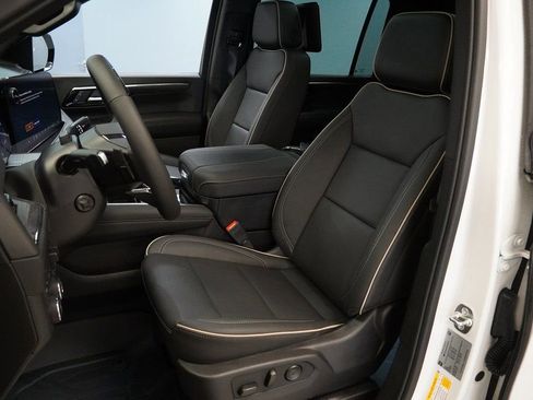 New 2025 Chevrolet Suburban Premier AWD/4WD image 3