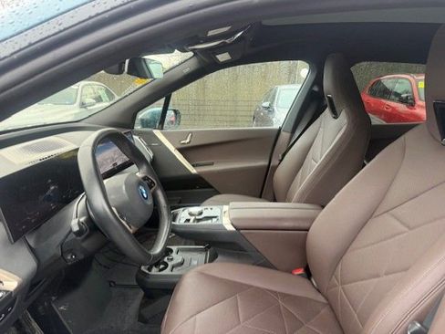 Used 2023 BMW iX xDrive50 w/ Convenience Package image 3