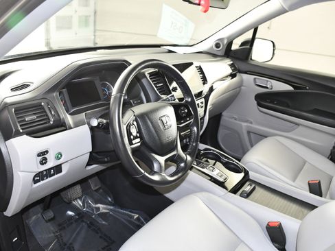 Used 2019 Honda Pilot Touring image 2