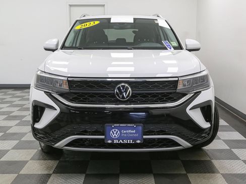 Certified 2023 Volkswagen Taos SE w/ Panoramic Sunroof Package AWD/4WD image 4
