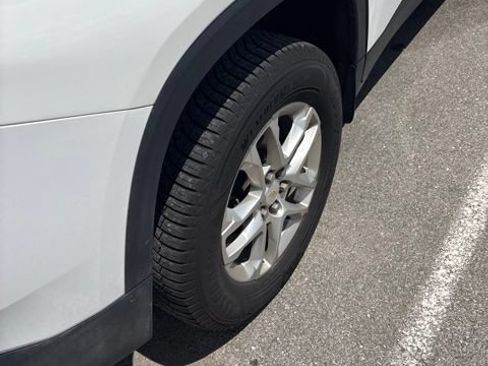 Used 2021 Chevrolet Traverse LT FWD image 13