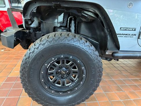 Used 2017 Jeep Wrangler Unlimited Sport w/ Connectivity Group AWD/4WD image 9