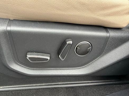 Used 2024 Ford Expedition Limited image 11