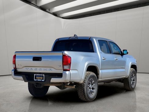 Used 2023 Toyota Tacoma SR5 w/ Technology Package image 5