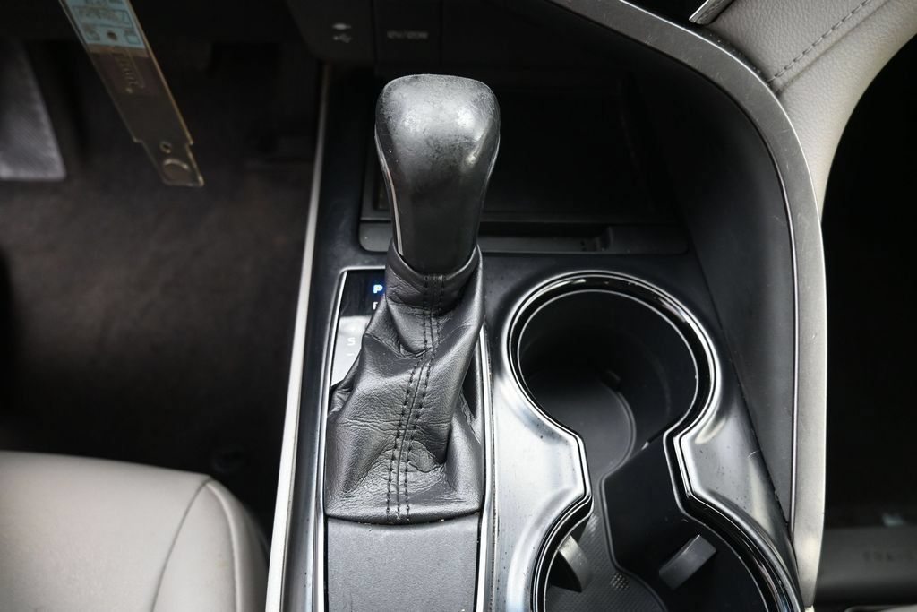 Used 2018 Toyota Camry SE FWD image 23