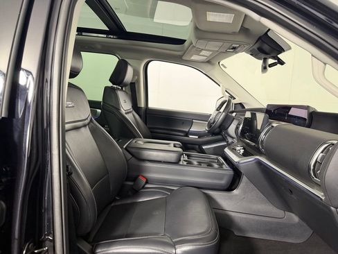 Used 2025 Ford Expedition Max Platinum AWD/4WD image 32