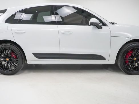 Certified 2022 Porsche Macan GTS image 9