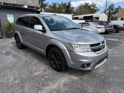 Used 2017 Dodge Journey SXT w/ Comfort/Convenience Group FWD image 3