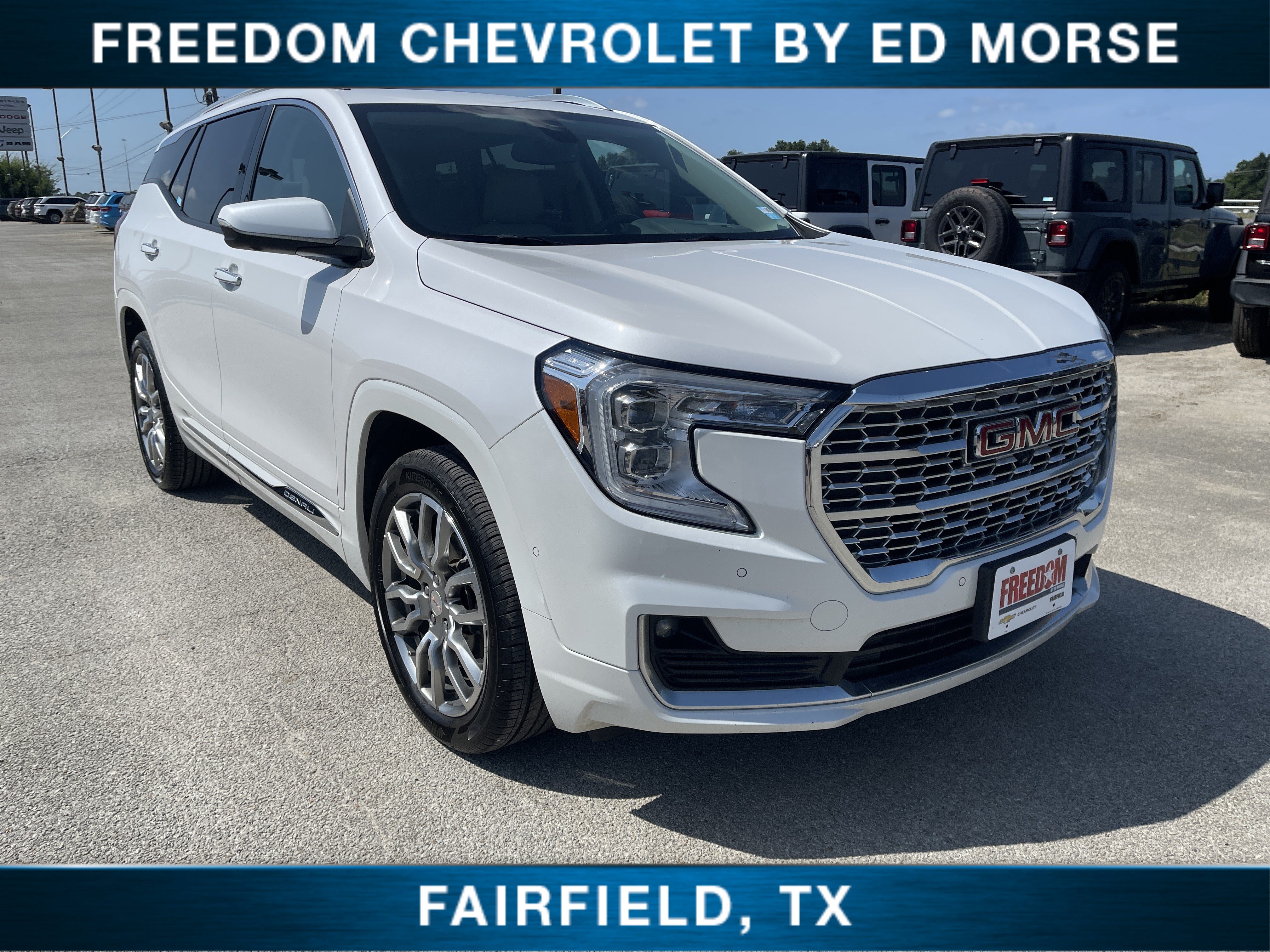 Used 2023 GMC Terrain Denali w/ Denali Premium Package AWD/4WD image 1