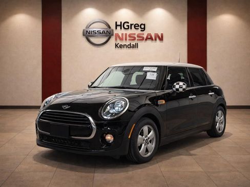 Used 2017 MINI Cooper 4-Door Hardtop image 3