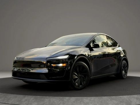 Used 2026 Tesla Model Y Long Range RWD image 4