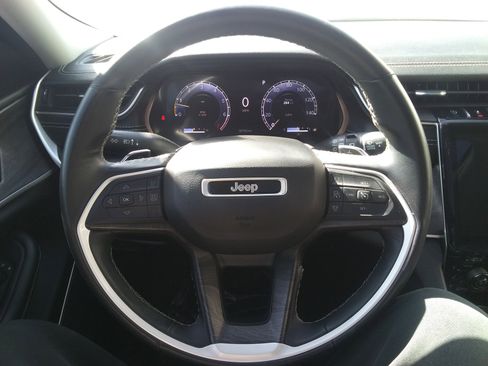 Used 2022 Jeep Grand Cherokee Limited image 16