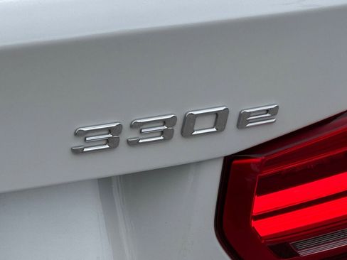 Used 2017 BMW 330e image 23