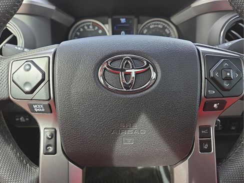 Used 2021 Toyota Tacoma Limited image 30