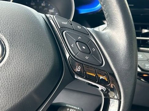 Used 2021 Toyota C-HR XLE FWD image 49