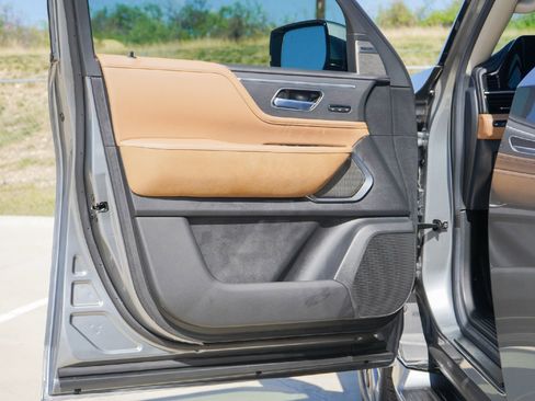 Used 2025 INFINITI QX80 Sensory image 18