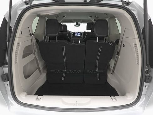 Used 2024 Chrysler Pacifica Touring-L image 25