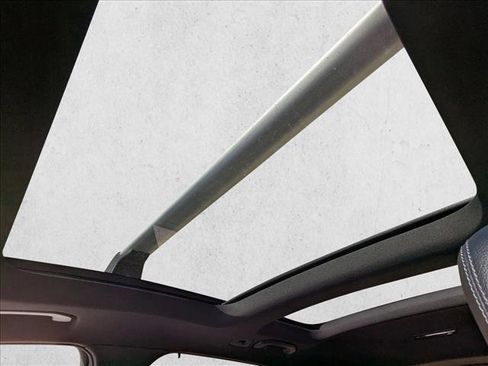 Used 2018 Mercedes-Benz GLC 300 4MATIC image 16