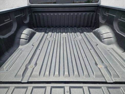 Used 2021 Nissan Titan SV w/ SV Convenience Package RWD image 6