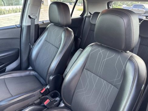 Used 2019 Chevrolet Trax LT w/ LT Convenience Package image 14