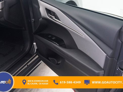 Used 2025 Toyota Camry SE w/ Convenience Package image 16