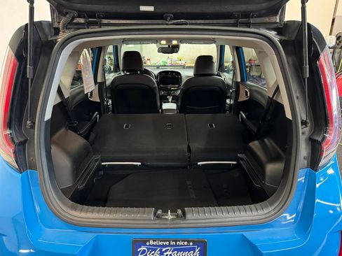 Used 2023 Kia Soul GT-Line FWD image 7