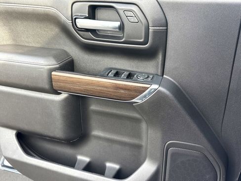 Used 2022 Chevrolet Silverado 1500 LT w/ Z71 Off-Road Package image 17