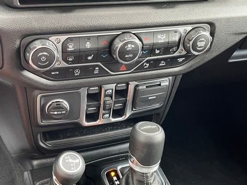 Used 2025 Jeep Gladiator Sport AWD/4WD image 35