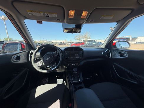 Used 2025 Kia Soul LX w/ LX Technology Package FWD image 33