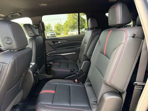 New 2026 Chevrolet Traverse RS w/ LPO, Floor Liner Package FWD image 23