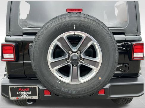 Used 2022 Jeep Wrangler Unlimited Sahara AWD/4WD image 58