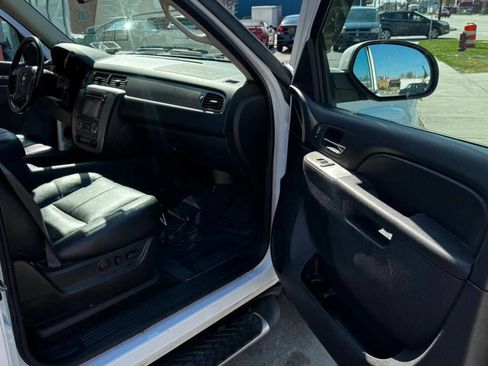 Used 2013 Chevrolet Tahoe LT image 12