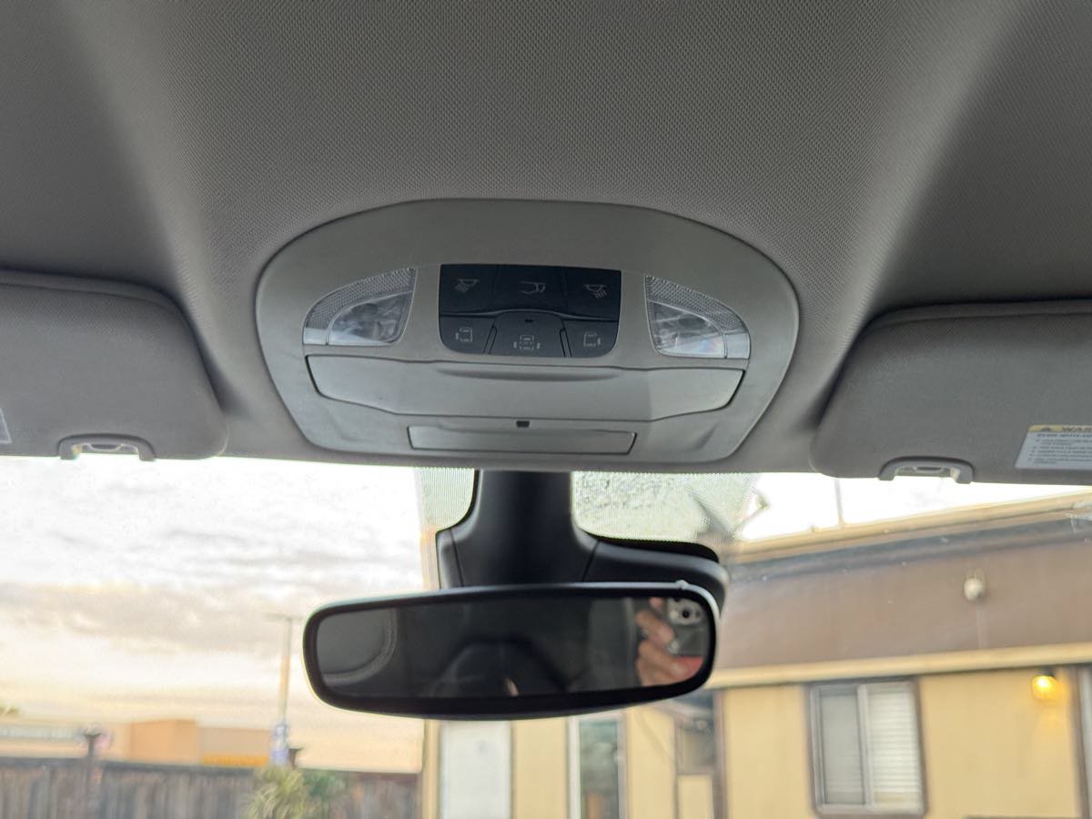 Used 2023 Chrysler Pacifica Touring-L FWD image 24