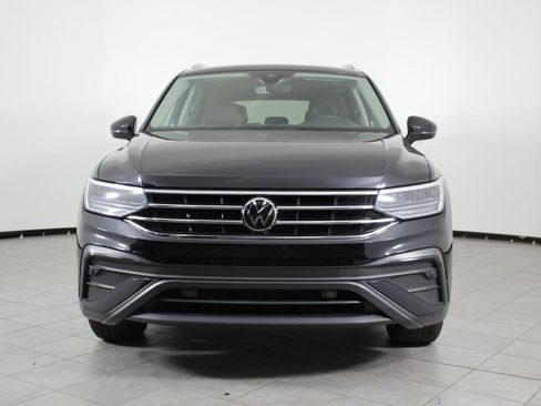 Used 2023 Volkswagen Tiguan SE w/ Panoramic Sunroof Package image 6