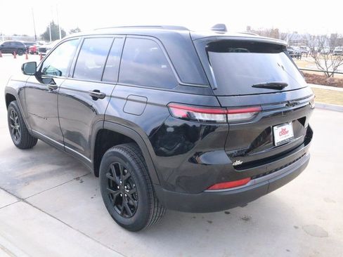 New 2026 Jeep Grand Cherokee Altitude image 23