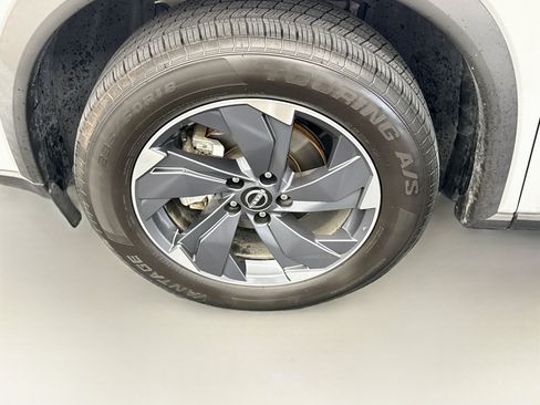 Used 2025 Nissan Rogue SV FWD image 11