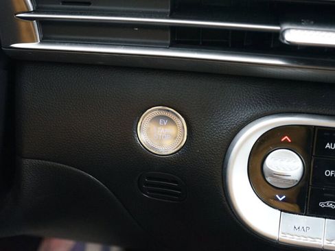 Used 2024 Genesis GV60 RWD image 28