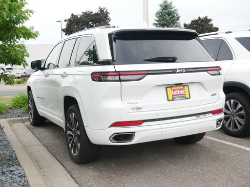 Used 2022 Jeep Grand Cherokee Overland AWD/4WD image 3