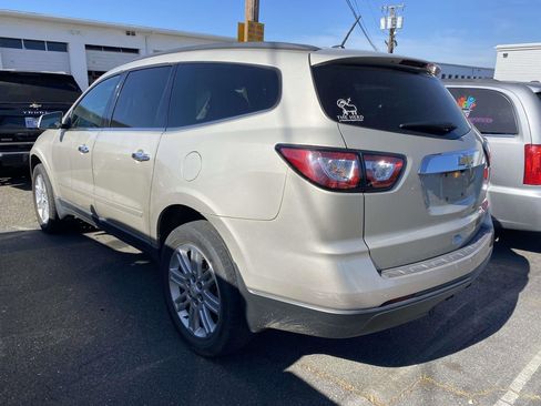 Used 2015 Chevrolet Traverse LT w/ Style and Technology Package image 4